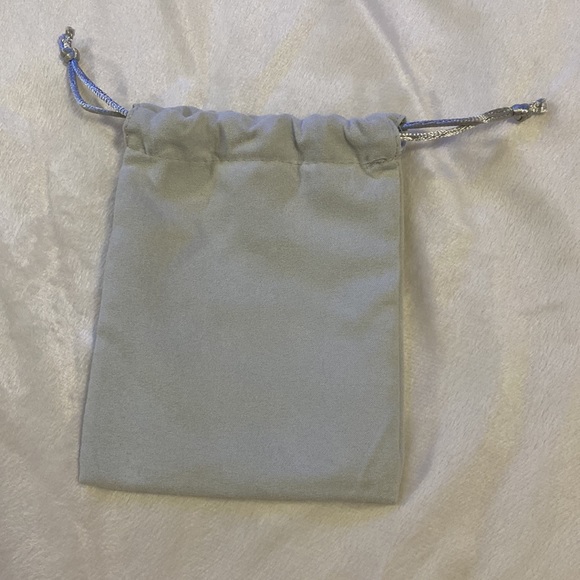 Kendra Scott Necklace and Dust Bag - Picture 5 of 5